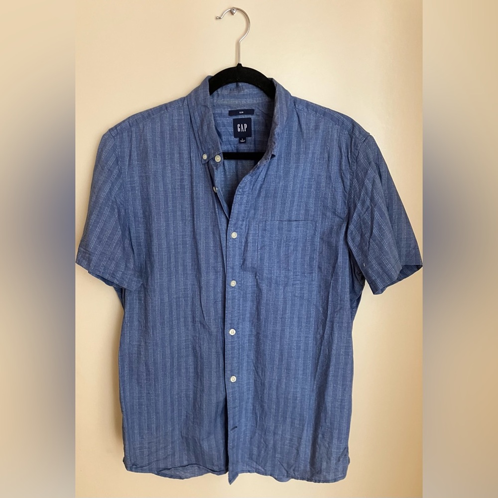 Men’s Gap short sleeve blue striped button up size slim large
